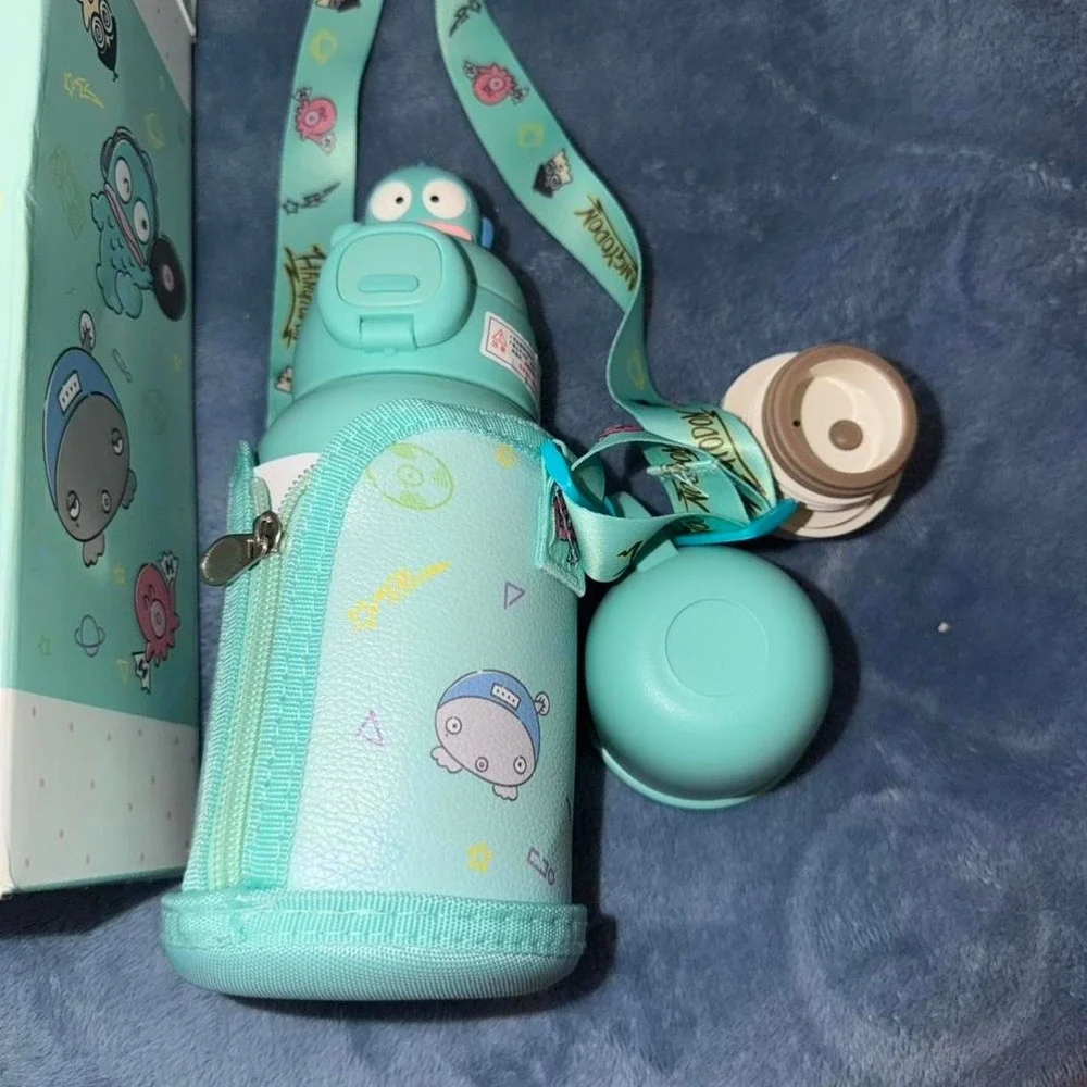 Hangyodon water bottle with strap